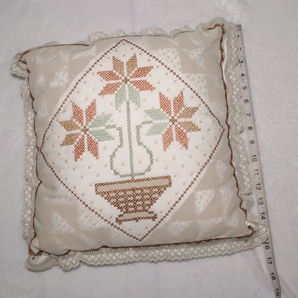 Flowerpot Needlepoint throw pillow - Picture 4 of 4